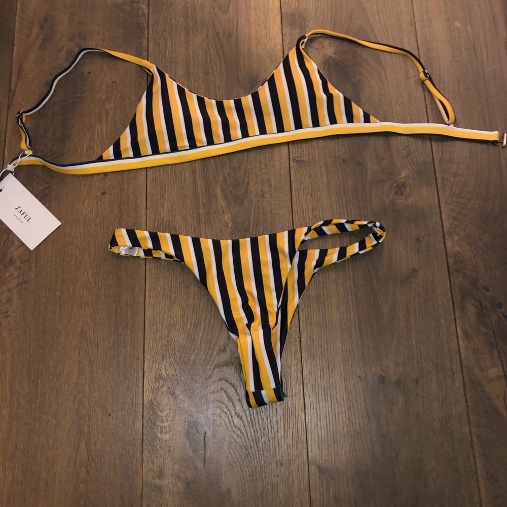 BNWT ATTACHED! Zaful Striped Bikini w/ bottoms